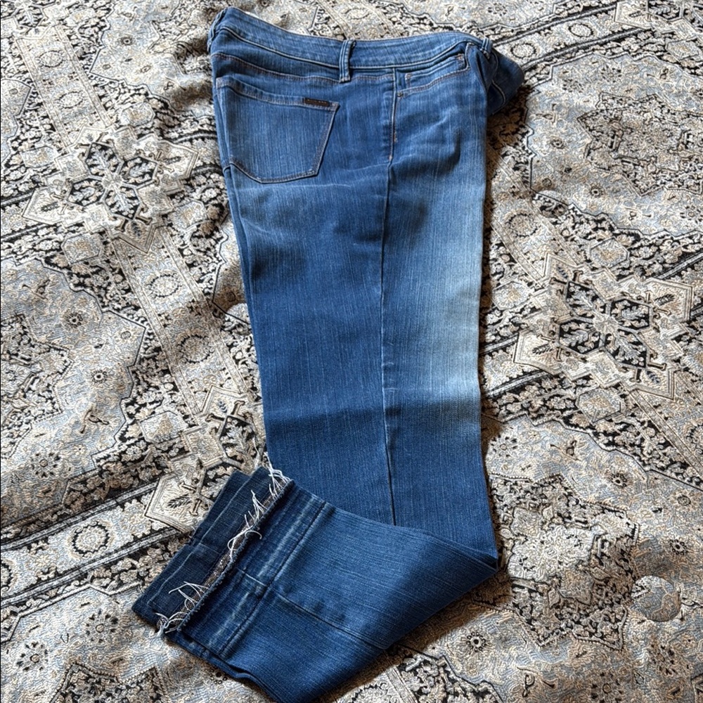 Whitehouse Black Market - The Slim- Classic Blue Women's Jeans Size 4